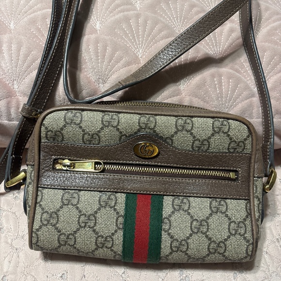 Gucci - Picture 1 of 2